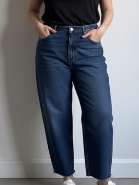 KOTN Sz 36 Relaxed Mom Ankle Length Raw Hem Medium Wash Jeans